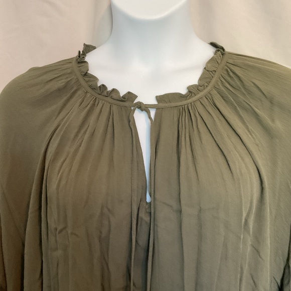 Aveology Tunic Top. Plus Size 26/28.  Olive Green.  Long Sleeve. - Picture 2 of 6